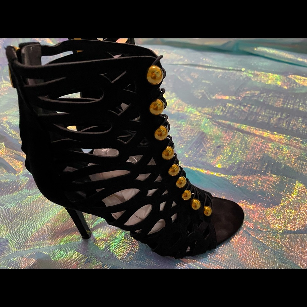 Women’s Perlina Style Shoes with Gold buttons. Black Stiletto 4-inch Heels Cute!